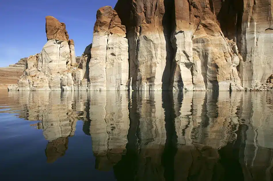 A photograph from the surface of Lake Powell, showing the vast drop in water levels.